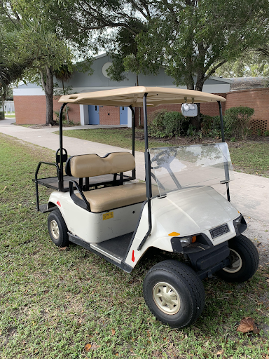 A picture of a golf cart 