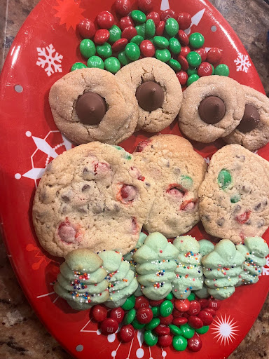 Image of cookies and M&Ms on a plate
