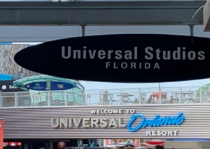 Picture of the Universal theme park sign 