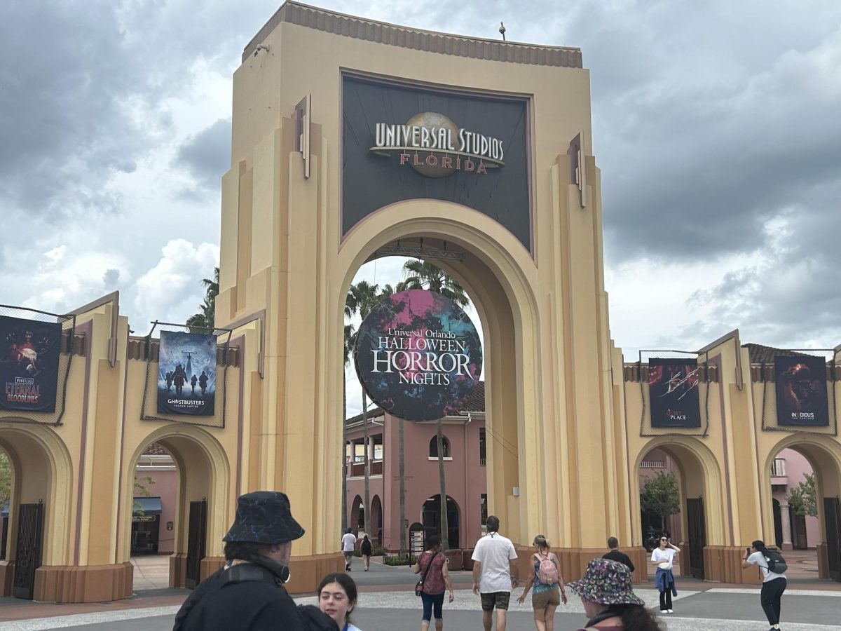 Picture I took of the arch way when I was at Universal.