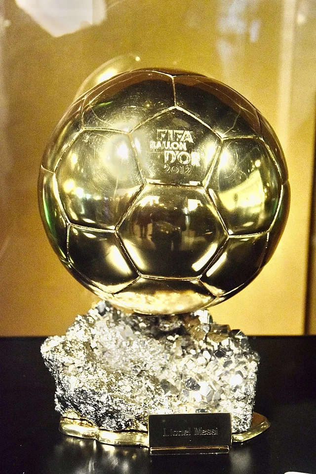 Picture of the Ballon d’Or trophy.