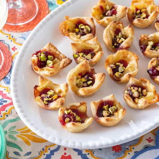 Cranberry Brie Bites, Source : The pioneer Woman
