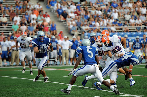 Players running for the ball (photo credits to PICRYL.com)
